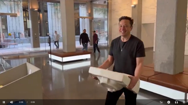 Elon Musk with the sink (Image courtesy Elon Musk)