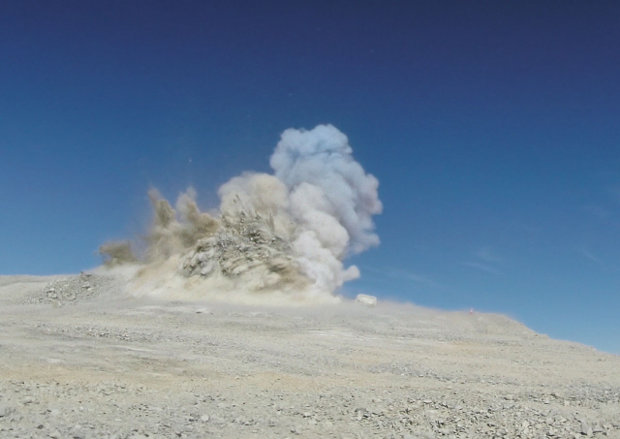 The explosion on the top of the Cerro Armazones (Photo ESO)