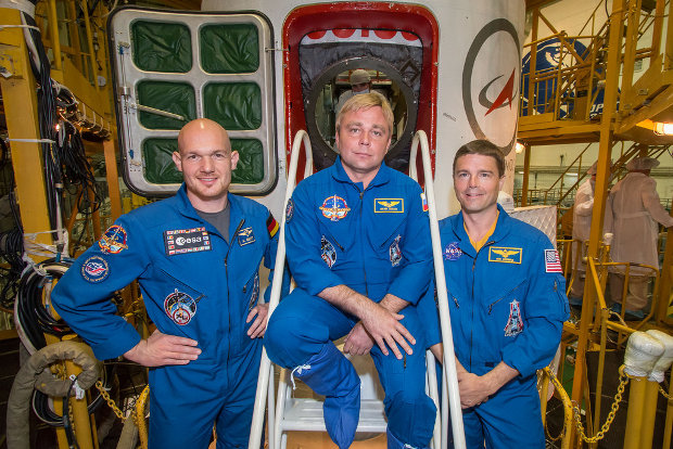 Alexander Gerst, Maxim Suraev and Reid Wiseman in front of their Soyuz TMA-13M spacecraft (Photo NASA/Victor Zelentsov)