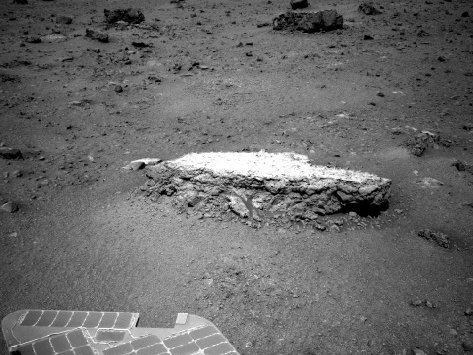 A picture of the Tisdale 2 rock taken by the Mars Rover Opportunity (photo NASA/JPL-Caltech)