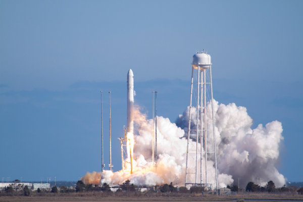 Orbital Science rocket Antares lifts off (Photo NASA/Bill Ingalls)