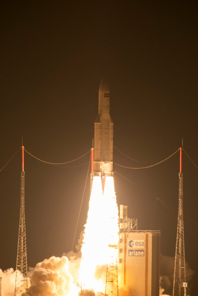 The space freighter ATV-5 Georges Lemaître lifting off on an Ariane 5ES rocket (Photo ESA)