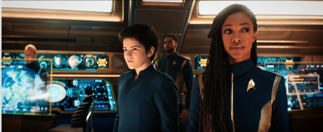 Michael Burnham (Sonequa Martin-Green) and Adira (Blu del Barrio) in Forget Me Not (Image courtesy CBS / Netflix. All rights reserved)