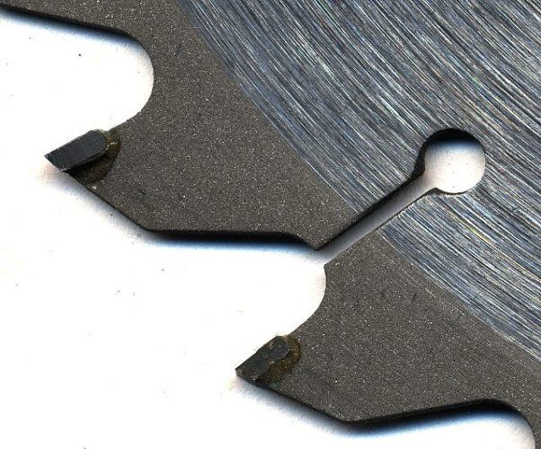 Circular saw blade with tungsten-carbide inserts (Photo Basilicofresco)