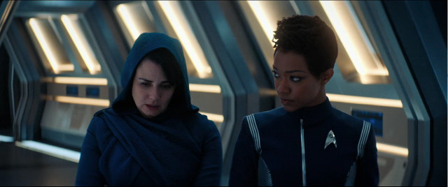 manda Grayson (Mia Kirshner) and Michael Burnham (Sonequa Martin-Green) in Point of Light (Image courtesy CBS / Netflix. All rights reserved)