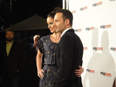 Sarah Wayne Callies, who plays Lori Grimes, and Andrew Lincoln, who plays Rick Grimes, with executive producer Robert Kirkman in the background in 2010