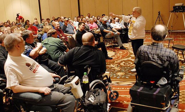 Harlan Ellison address fans at Minicon 41 (photo ©David Dyer-Bennet)