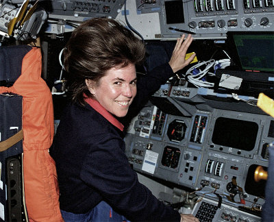 Janice Voss on the Space Shuttle Endeavour in 2000 (photo NASA)