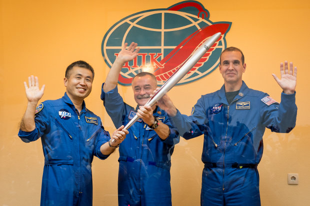 Koichi Wakata, Mikhail Tyurin and Richard Mastracchio with the Olympic torch (Photo NASA/Bill Ingalls)