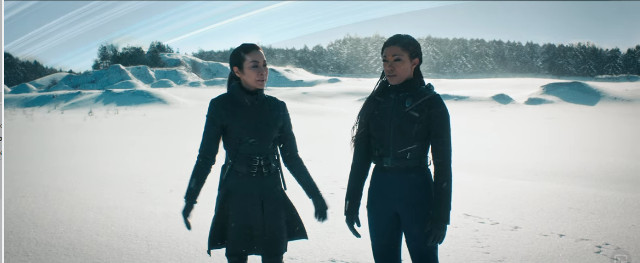 Philippa Georgiou (Michelle Yeoh) in Michael Burnham (Sonequa Martin-Green) in Terra Firma, Part 1 (Image courtesy CBS / Netflix. All rights reserved)